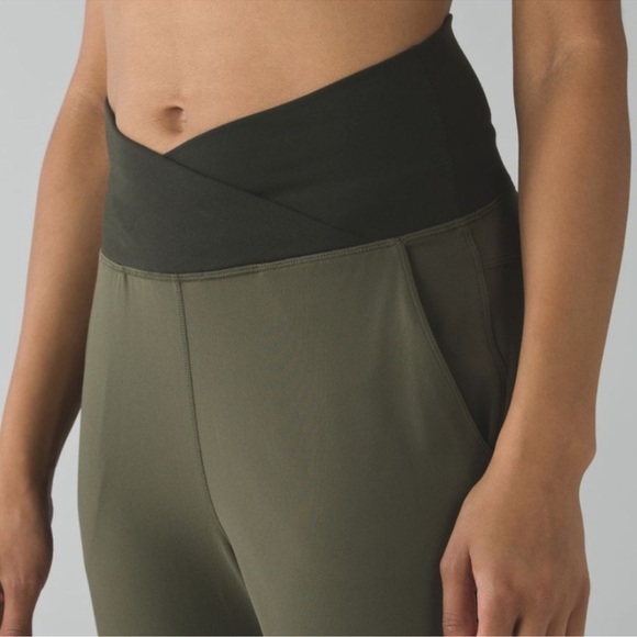 Lululemon Sunset Salutation Crop – Size 6, Black, 22” Inseam - Picture 3 of 11